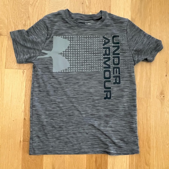 Boys Under Armour Bundle 🏕️ - Picture 4 of 5